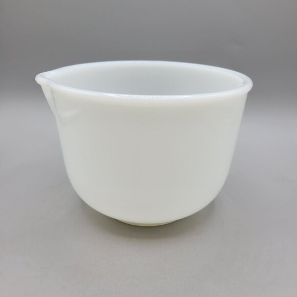 1950s Glasbake Sunbeam Milk Glass Mixing Bowl #10 Spout White Vintage Bakeware - Picture 4 of 7